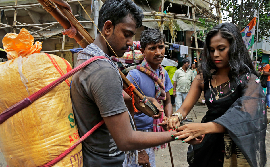 Kolkata Sex Workers Celebrate Raksha Bandhan Say They Want To Erase Differences 3034