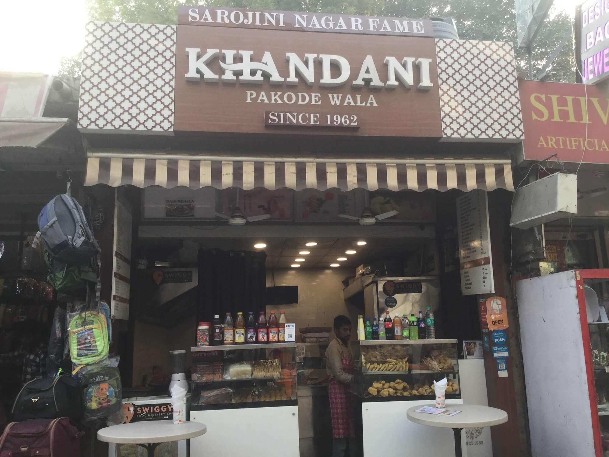 Khandani Pakode, Sarojini Nagar